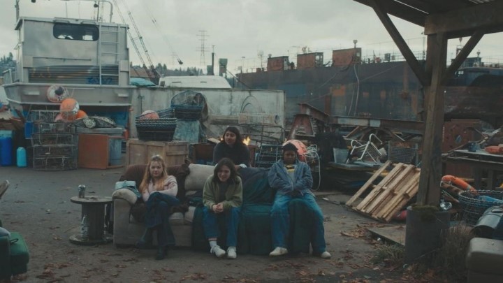 زیر پل (Under the Bridge) از بهترین سریال‌هایی که در سال 2024 بر اساس داستان‌های واقعی ساخته‌شده‌اند