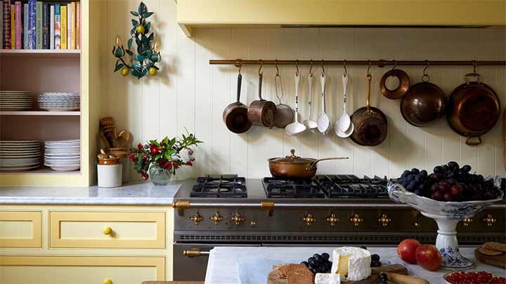 برای چیدمان کابینت از آویز استفاده کنید برای چیدمان کابینت از آویز استفاده کنید