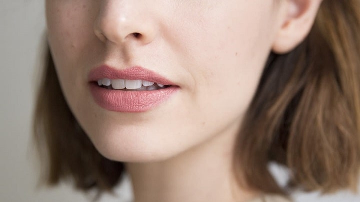 رژ لب نود؛ از ترندهای رژ لب پاییزی 1403