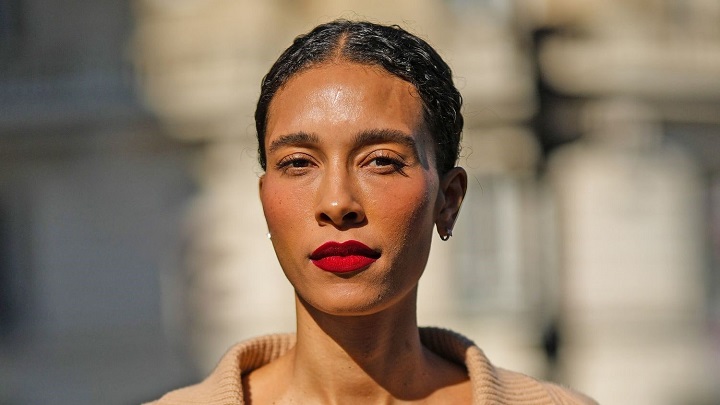 رژ لب شرابی؛ از ترندهای رژ لب پاییزی 1403