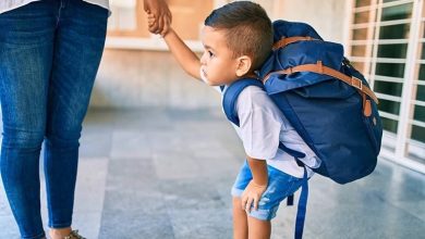 با کودکی که مدرسه نمیرود چه باید کرد؟