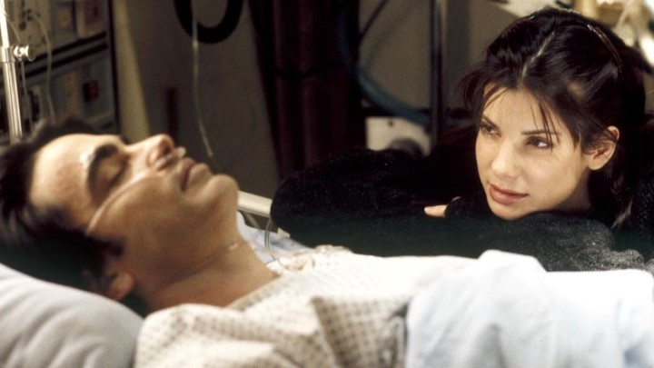 وقتی خواب بودی (While You Were Sleeping) از بهترین فیلم‌های ساندرا بولاک
