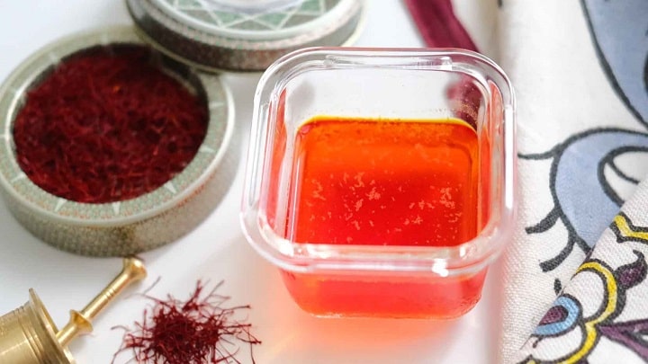 بهترین روش دم کردن زعفران برای گرفتن رنگ بیشتر بهترین روش دم کردن زعفران برای گرفتن رنگ بیشتر