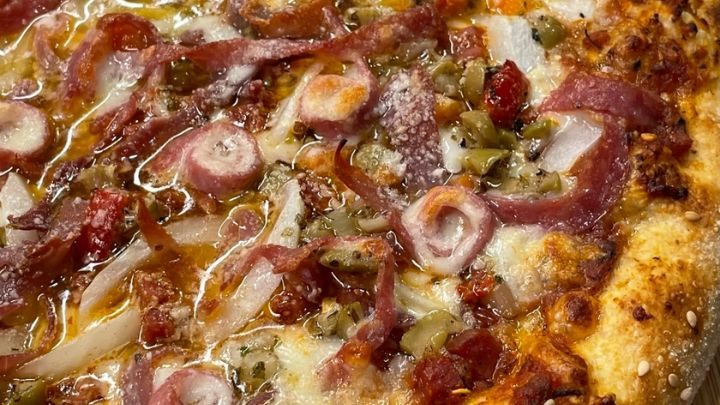 نکات و فوت و فن‌های تهیه پیتزا سالامی و اسفناج