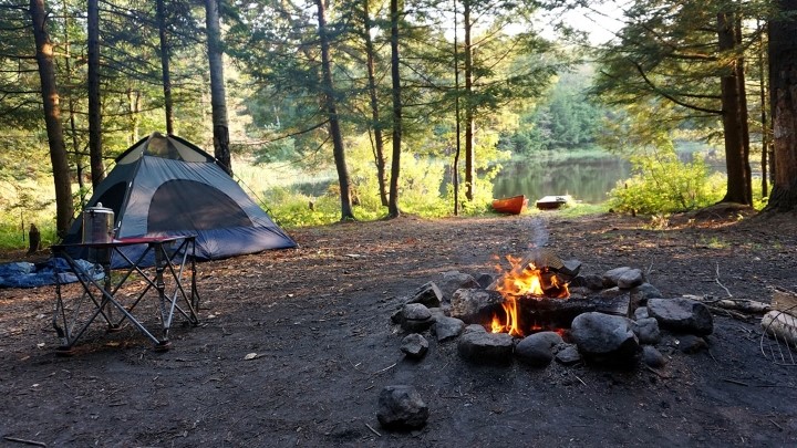 به کمپ رفتن، از خوشی‌هایی که نیاز به خرج کردن پول ندارند