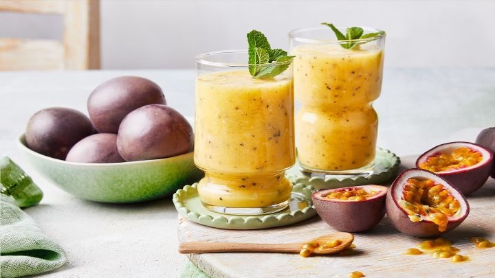 اسموتی با دانه چیا اسموتی با دانه چیا