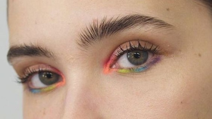 انواع مدل خط چشم رنگی؛ برای خانم‌های خوش سلیقه