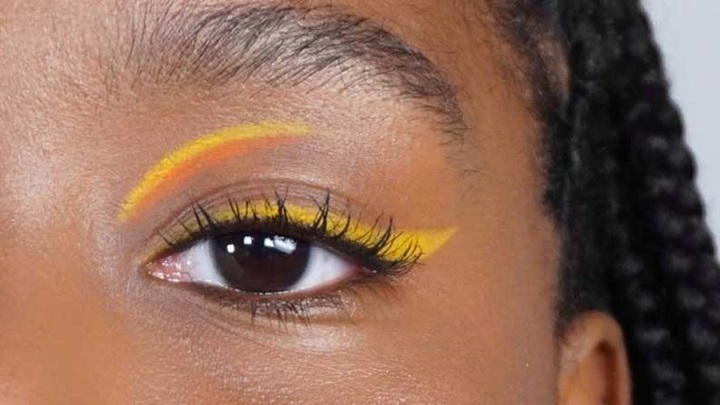 خط چشم رنگی زرد