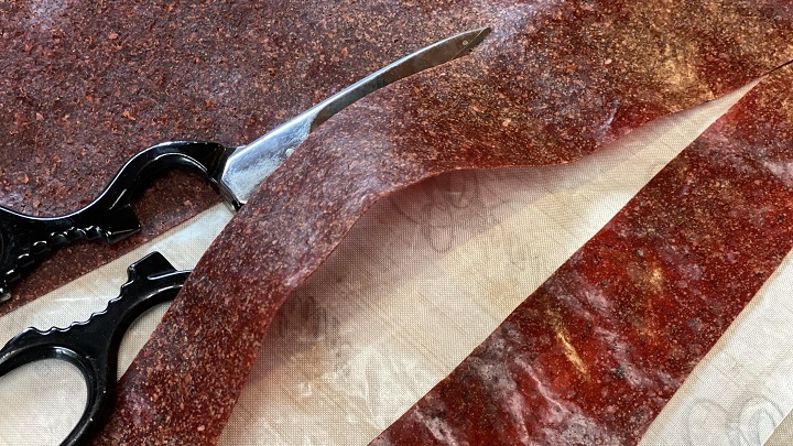 طرز تهیه لواشک زالزالک با بخار آب