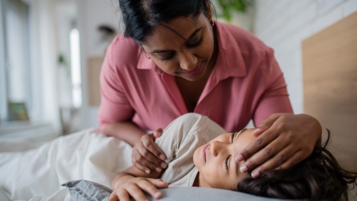 شروع کردن روز با کلمات مثبت از روشهای بیدار کردن کودک در زمان مدرسه شروع کردن روز با کلمات مثبت از روشهای بیدار کردن کودک در زمان مدرسه