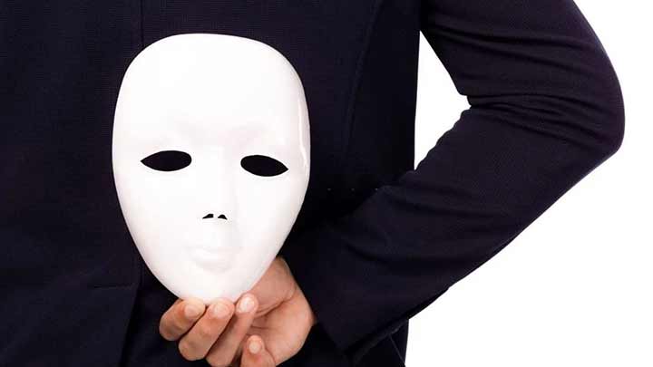 با آدم خبرچین صادقانه صحبت کنید