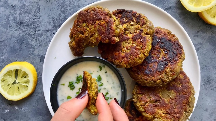 مراحل تهیه کوکو عدس و سینه مرغ مراحل تهیه کوکو عدس و سینه مرغ