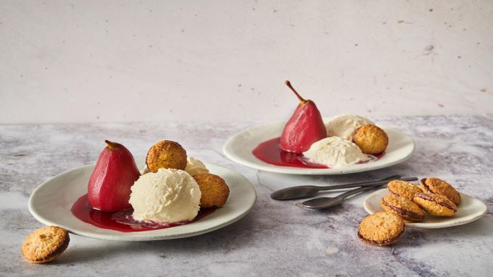 دسر گلابی داغ با بستنی