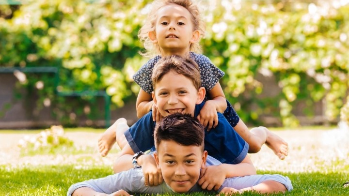 مزایا و معایب فرزند کوچکتر بودن مزایا و معایب فرزند کوچکتر بودن