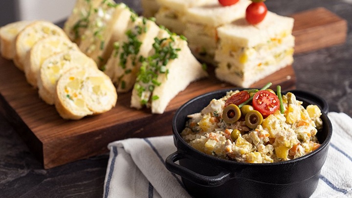 ساندویچ سالاد الویه