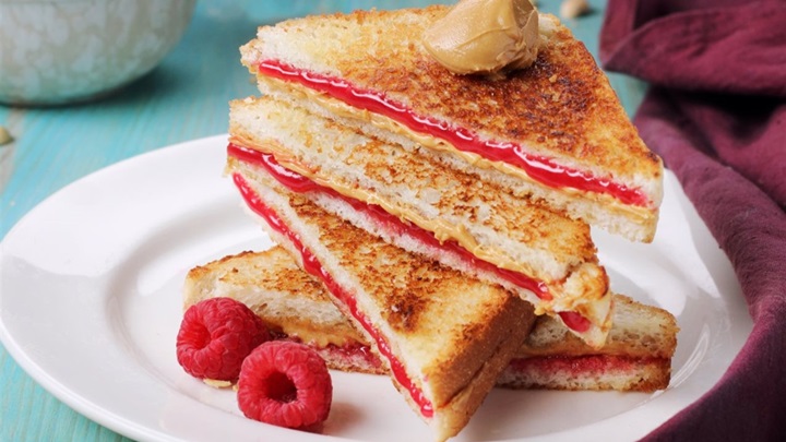 ساندویچ کره و مربا