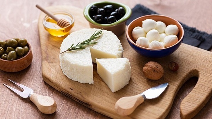 ساندویچ پنیر و گردو