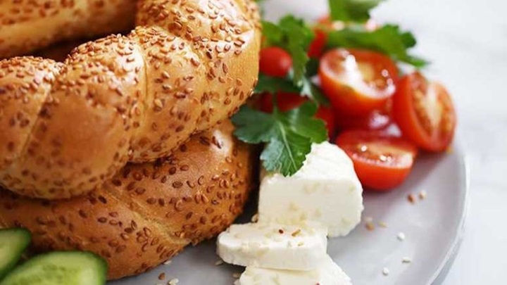 ساندویچ پنیر، گوجه و خیار