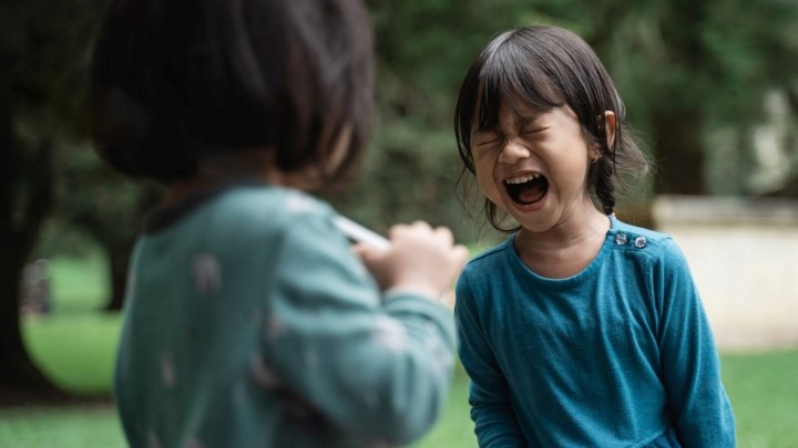 بدرفتاری کودکان از نشانههای خاموش از مناسب نبودن وضعیت فرزندتان در مدرسه بدرفتاری کودکان از نشانههای خاموش از مناسب نبودن وضعیت فرزندتان در مدرسه