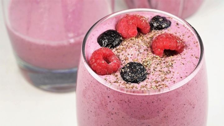 اسموتی پروتئینی با دانه چیا اسموتی پروتئینی با دانه چیا