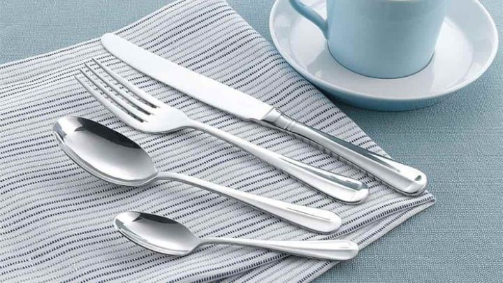 نحوه صحیح شستن قاشق و چنگال نحوه صحیح شستن قاشق و چنگال