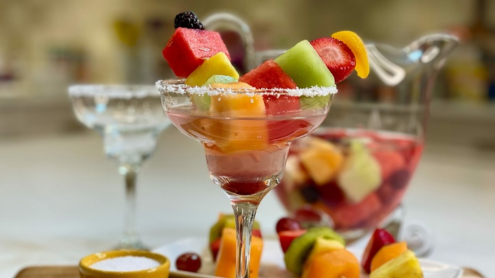نکات و فوت و فنهای تهیه کوکتل میوههای تابستانی نکات و فوت و فنهای تهیه کوکتل میوههای تابستانی