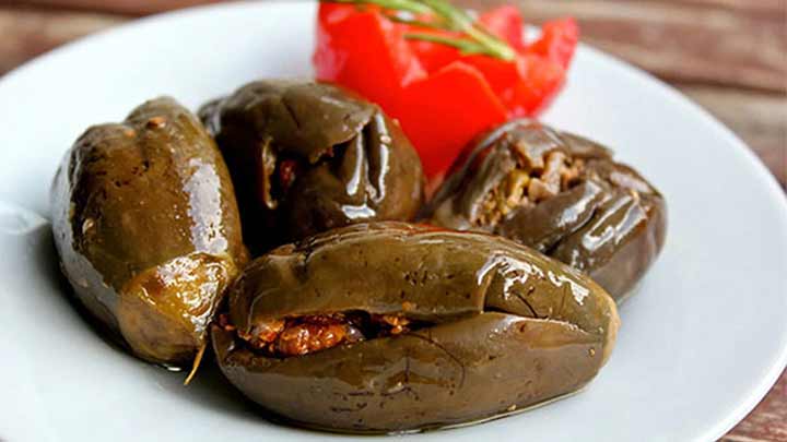 مراحل تهیه مکدوس بادمجان مراحل تهیه مکدوس بادمجان