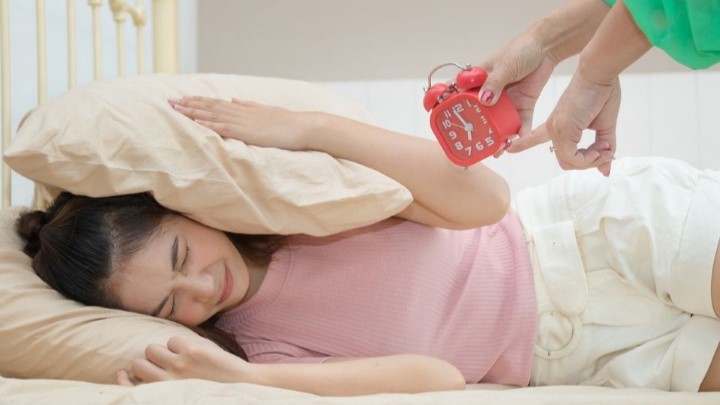 مواجه شدن کودکان با عواقب طبیعی دیر رسیدن از روشهای زود بیدار کردن کودکان در زمان مدرسه مواجه شدن کودکان با عواقب طبیعی دیر رسیدن از روشهای زود بیدار کردن کودکان در زمان مدرسه