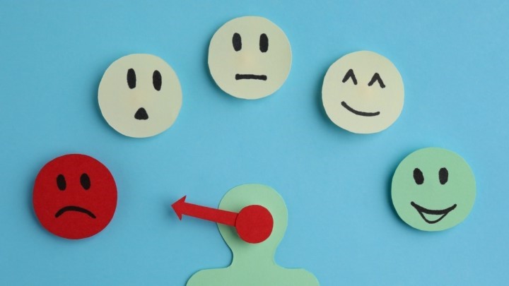 چه چیزی باعث تغییر خلق و خوی می‌شود