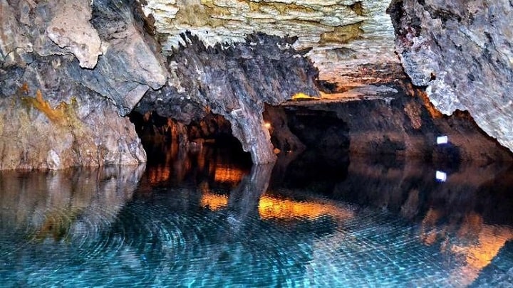 پاییز رنگارنگ: سفری یک روزه به دل طبیعت پاییز رنگارنگ: سفری یک روزه به دل طبیعت