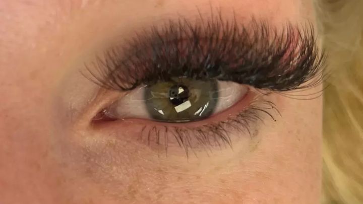 اکستنشن مژه با رنگهای پاستلی از ایدههای جذاب برای اکستنشن مژه رنگی اکستنشن مژه با رنگهای پاستلی از ایدههای جذاب برای اکستنشن مژه رنگی