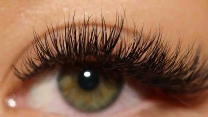 مژههای براق (گلیتری) از ایدههای جذاب برای اکستنشن مژه رنگی مژههای براق (گلیتری) از ایدههای جذاب برای اکستنشن مژه رنگی