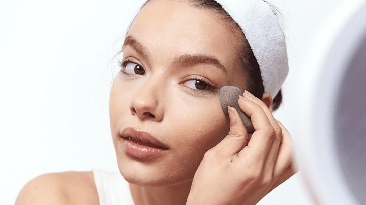 با روش درست زدن کانسیلر آشنا شوید با روش درست زدن کانسیلر آشنا شوید