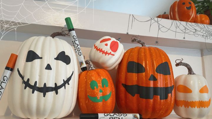 تزیین کدو حلوایی با الگوهای حکاکی هندسی تزیین کدو حلوایی با الگوهای حکاکی هندسی