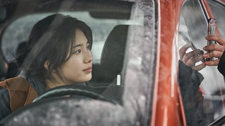 باران خاکستر یا ریزش خاکستر (Ashfall) از بهترین فیلم و سریال‌های بائه سوزی