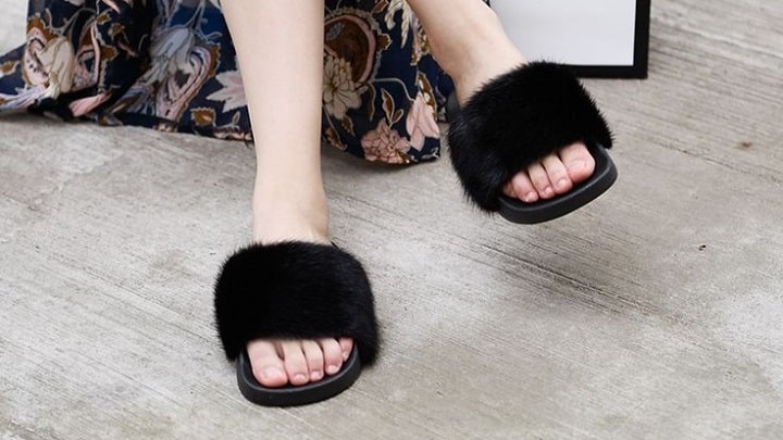 صندل‌های خزدار؛ راز گرم ماندن در روزهای سرد پاییزی