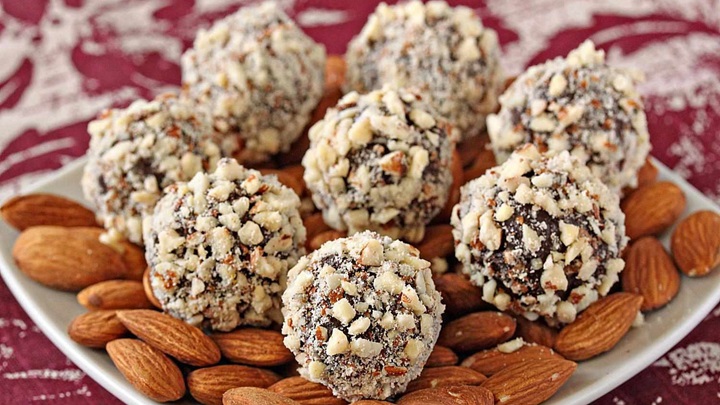 مراحل تهیه ترافل قهوه و بادام مراحل تهیه ترافل قهوه و بادام