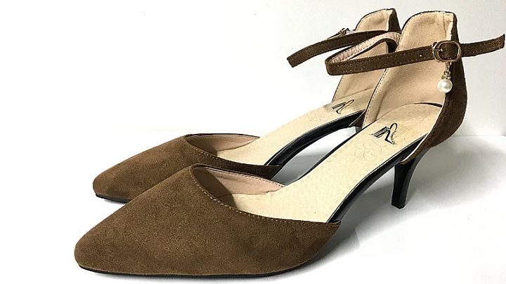 کفش‌های مجلسی کرم و قهوه‌ای با پاشنه‌های بلند و کوتاه