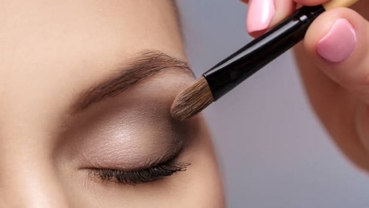 مراحل فید کردن آرایش چشم