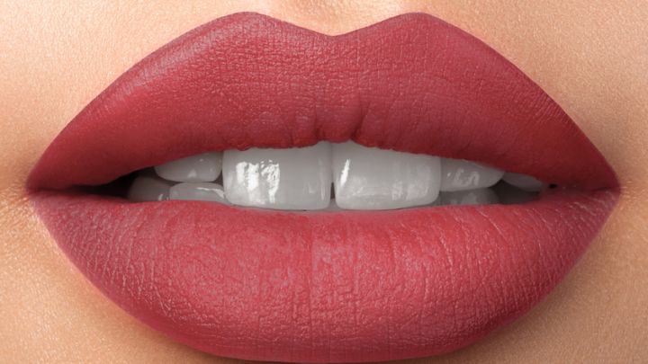 ترفند آرایشی برای برجسته کردن لب