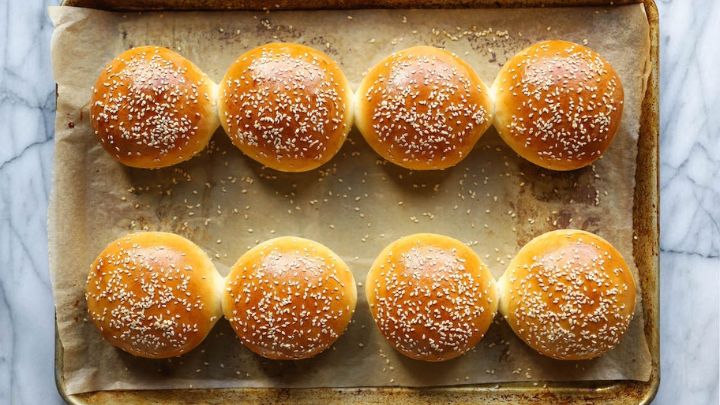 نکات و فوت و فنهای تهیه نان همبرگر خانگی نکات و فوت و فنهای تهیه نان همبرگر خانگی