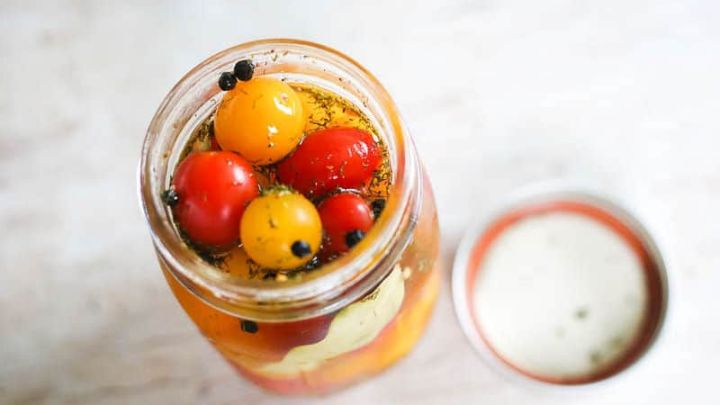 مواد لازم جهت تهیه ترشی گوجه گیلاسی مواد لازم جهت تهیه ترشی گوجه گیلاسی