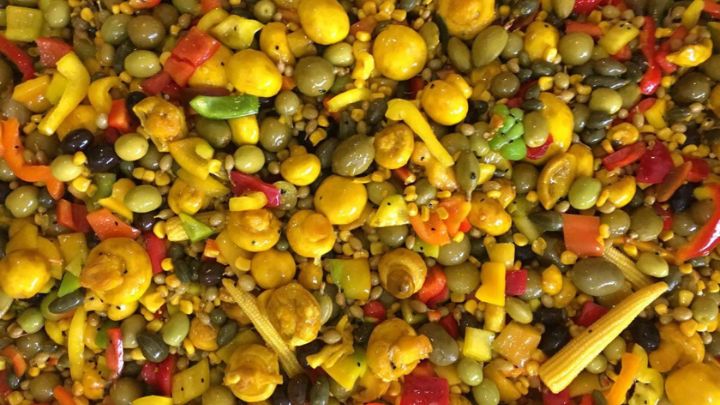 مراحل تهیه ترشی ذرت و زیتون مراحل تهیه ترشی ذرت و زیتون