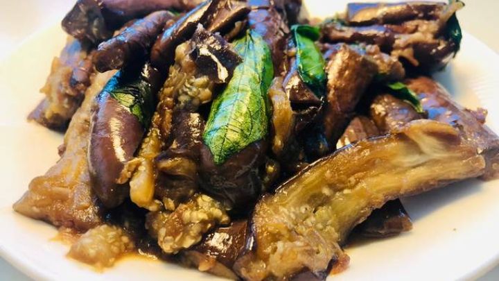 نکات و فوت و فنهای تهیه خورشت ریحان با بادمجان نکات و فوت و فنهای تهیه خورشت ریحان با بادمجان