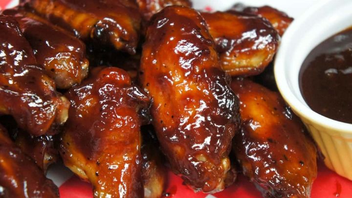 مراحل تهیه بال مرغ با سس مخصوص