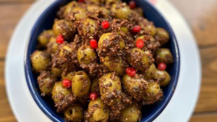 نکات و فوت و فنهای تهیه زیتون پرورده با پیاز نکات و فوت و فنهای تهیه زیتون پرورده با پیاز