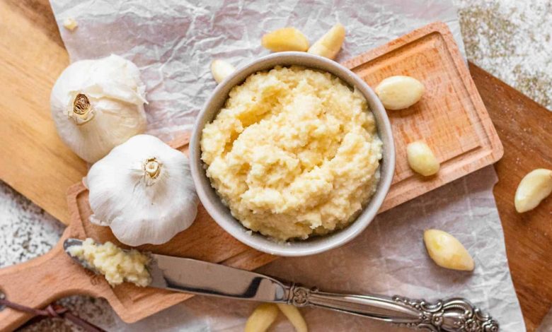 طرز تهیه پوره سیر خانگی؛ چاشنی پرکاربرد در آشپزی