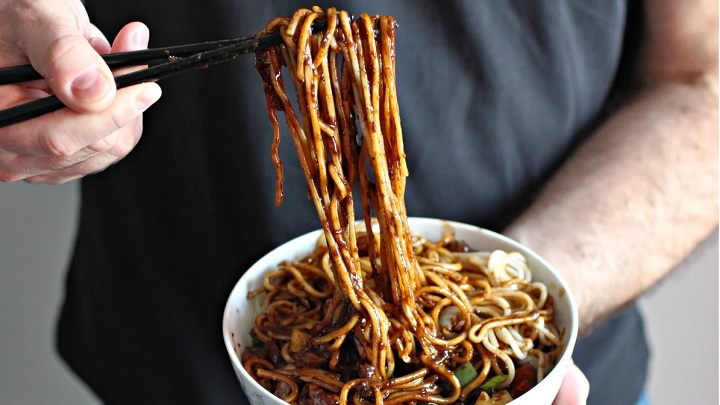 مراحل تهیه جاجانگمیون کره‌ای