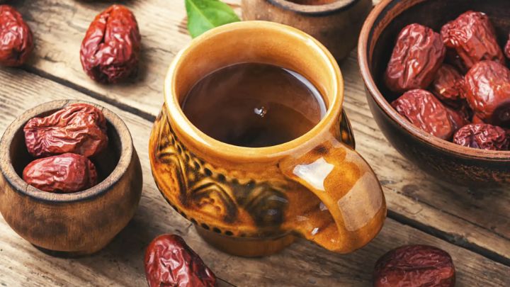 مراحل تهیه دمنوش عناب و زنجبیل مراحل تهیه دمنوش عناب و زنجبیل