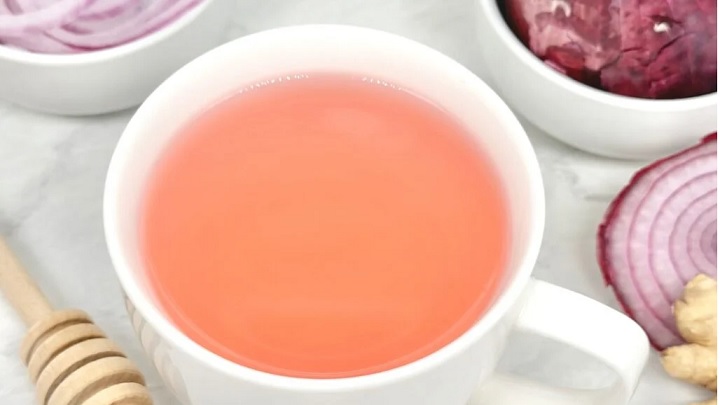 طرز تهیه نوشیدنی آب پیاز و آب گرم برای سرماخوردگی